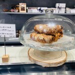 菓子店sion - 金曜限定クロッカンコルネ