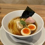 酒肴場 屯 - 津軽煮干し中華蕎麦（味玉入り）¥950