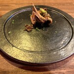 モダンスパイス 虹の仏 - 鰻のバターソテーマサラカレー　フライドゴボウ　フェンネルの花添え（少な目で）