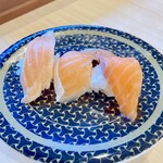 はま寿司 川口前川店 - サーモン三種盛り（焼きとろサーモン・大とろサーモン・サーモン）