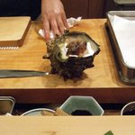 すし貫 - 巨大なサザエ