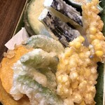 呑み喰い処 一久 - 【'24.7】夏野菜の天ぷら　780えん　なす、ズッキーニ、ししとう、 コリンキー、とうもろこし