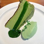 UNITY CAFE - 濃厚抹茶ソースを掛けてからいただきます