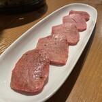 炭火焼肉ホルモン まるは - 