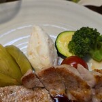 キッチン ブルー グローブ - 備え付け野菜のアップ