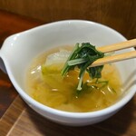 キッチン ブルー グローブ - 具沢山な白菜スープ