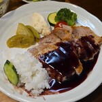 キッチン ブルー グローブ - ご飯、お新香を乗せて