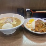 ヌードル＆スパイスカレー 今日の1番 - 朝限定セット　横からver