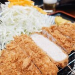 とんかつ・トンテキ たつまきや - 上ロースカツ定食(1900円)