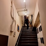 カッチャル バッチャル - 階段下