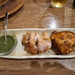 カッチャル バッチャル - タンドリーチキンとマライティッカ