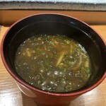 鮨 しゅんぺい - アオサと純菜の赤出汁