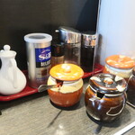 麺酒房 龍安 - 卓上調味料