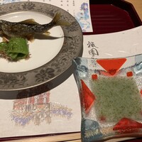 京懐石 美濃吉 そごう横浜店 - 笹の葉で燻されて清々しい香りのパリッパリの鮎