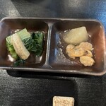 おいしい酒と料理 なかよし - 突き出し　青菜の煮浸し　あさり大根