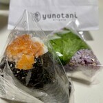 俵大名 - 料理写真:手前はなんとか？？　奥は青しそ巻き