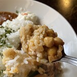 HOME - レッドホットチリスパイスカレーには豆