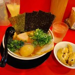 横浜家系ラーメン 裏大輝家 - デフォルトラーメン身バレ特別サービス仕様