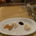 NIDO - アミューズの自家製ラビオリとパルミジャーノ