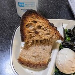 Compain - 翌朝のコンパンですが相当に旨いです。ハードに焼くより焼き立てに近い状況を再現するソフトなリベイクをオススメします