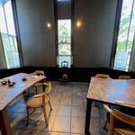 うなぎ馳走 八嶋 - 個室は天井が高くて洋風