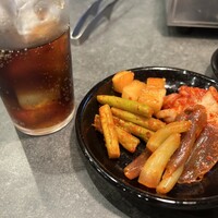大阪福島焼肉 とっぷく - キムチ盛り合わせ　白菜、大根、アスパラ、みょうが