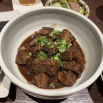 牛たん炭火焼き 仁 - 牛たん下の味噌煮込み