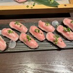 牛たん炭火焼き 仁 - たん元の肉寿司