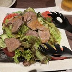 牛たん炭火焼き 仁 - 牛たんサラダ