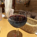 タベルナ デル ヴィットリオ - ハウスワイン(グラス)はしっかりして甘くなくてピザに合う