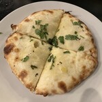 Indian Street Food & Bar GOND - アルゴビチーズクルチャ