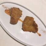 マッシュルーム - アミューズ：マスタケとトキイロヒラタケのフリチュール ハリッサソース