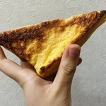 ブーランジェリ･エ･カフェ　オブジェ - お持ち帰り♡フレンチトースト♡いつもお世話になってます！(挨拶)リベイクしたらクラストカリッ、クラムはふわもちっ。そして卵の優しい甘さと食パン本来の美味しさが感じられるんです…大好き…