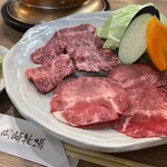 岡崎牧場ステーキ店 - パイン牛カルビ・牛タンランチ(ご飯大盛り)¥1,650
合計¥3,590