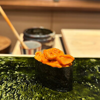 鮨 ふじおか - シャリの良さ、ウニ自体の美味さ、それを繋げてバランスを整える海苔