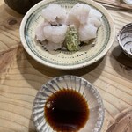 食堂 おがわ - “鱧と紋甲烏賊”。鱧は少し炙って、烏賊は表裏に飾り包丁が入って歯応えが快適。食感、味わい素晴らしい！