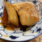 食堂 おがわ - “真魚鰹の煮付け”。この風合い、味わいは昔からあってちょっと懐かしい。しかし昔に食したとき、こんなに美味しい！と感じたかなぁ。人の味覚は年数と共に進化するものだとつくづく思います。