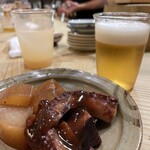 食堂 おがわ - “蛸と大根の煮付け”。この蛸の色味見て「絶対美味い！」と確信します。柔らかく蛸の旨みがジワッ…。至福の味わいです。