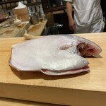 食堂 おがわ - “真魚鰹”。この色艶…。素晴らしく美しい！これがこれから煮付けになります。