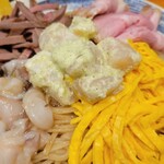 ラーメン 坊也哲 - 具で麺がほとんど見えない