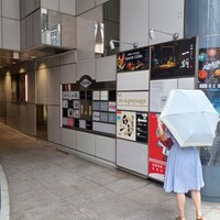 ペイサージュ - お店は、電車通りの反対側の、南側入り口から８階へ。