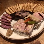 水色食堂 - お肉の盛り合わせ（パテドカンパーニュ、仔羊のスモーク、砂肝のコンフィ、レバームースの人数分盛り合わせ）