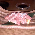 高庵 TOKYO - いつもあるわけではない裏メニュー「牛刺し」霜降りでとろけるような美味しさでした！