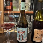 部位ごとに調理法を変える豚肉専門店 グロワグロワ - この赤はイチゴソーダみたいでライトでお肉に合った！