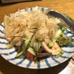 seasonal kitchen うみかじ - しっとり鶏のパリパリさらだ