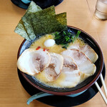 横浜家系ラーメン 若虎家 - 