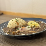 サチア ビーフストロガノフ - たっぷりきのこのビーフストロガノフ[1,280円] + なめらかじゃがいものピューレ[200円] + 温泉卵[150円]1