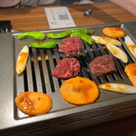 焼肉ホルモン タンちゃん - 焼野菜もしっかり焼いて。