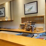割烹 千代 - カウンターも綺麗。