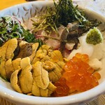 割烹 千代 - 生ウニ丼。